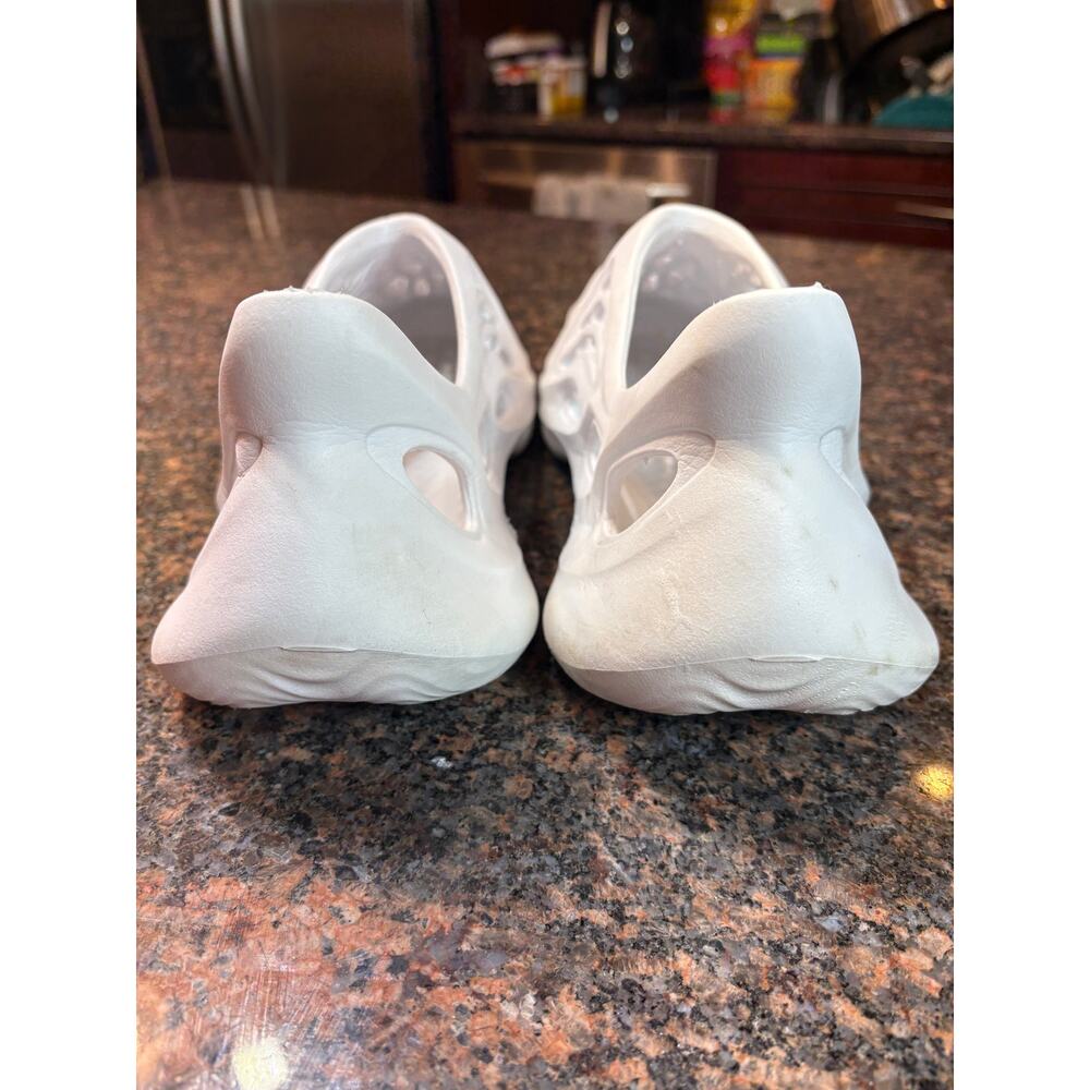 Adidas Yeezy Ararat White Foam Runners Size 43 (Mens 9/9.5) Excellent Cond - Picture 4 of 13